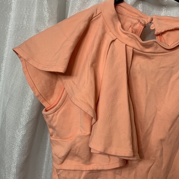 Windsor Coral Peplum Top with Right Ruffle Shoulder Size M - Picture 2 of 5